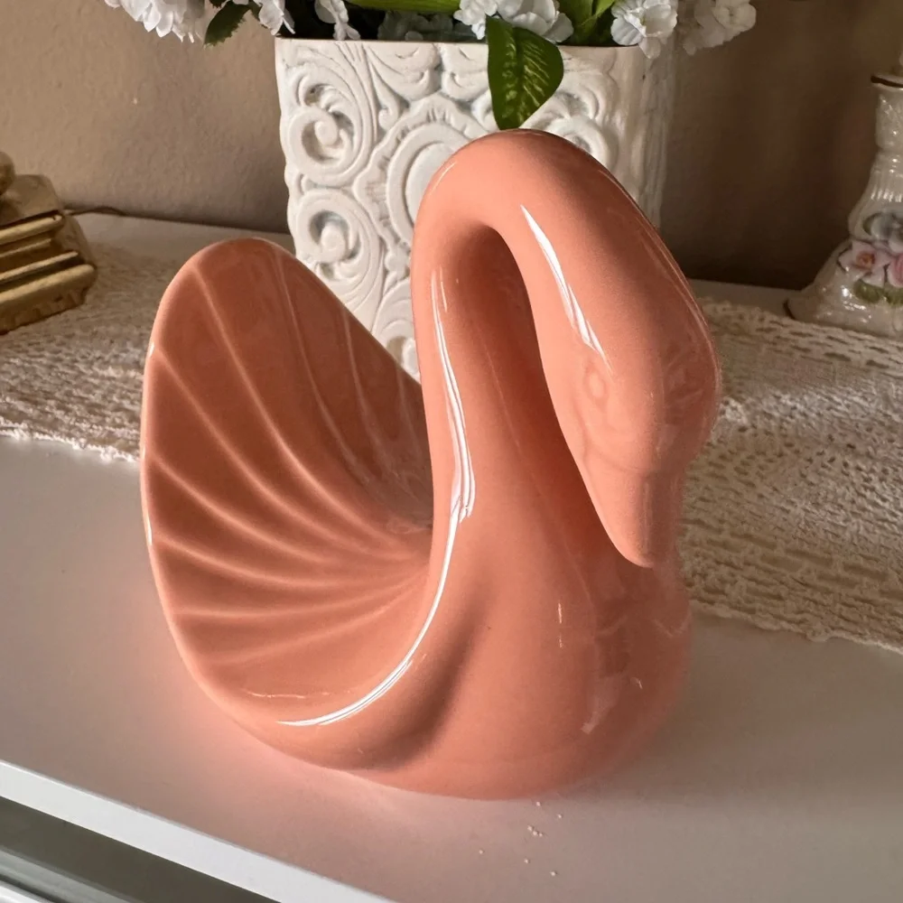 Vintage Peach Ceramic Swan‎